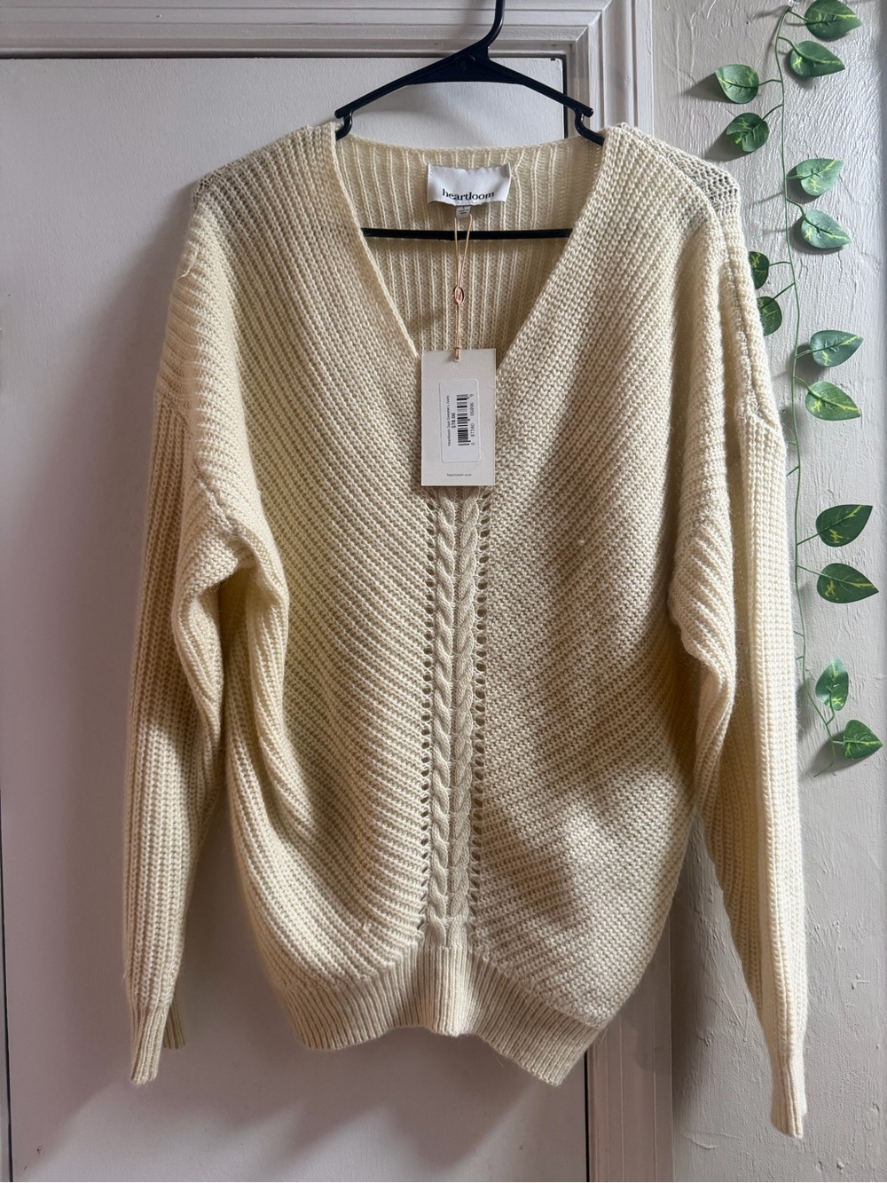 NWT Heartloom Women’s Cream Chunky Cable Knit V-Neck Sweater Cozy Oversized